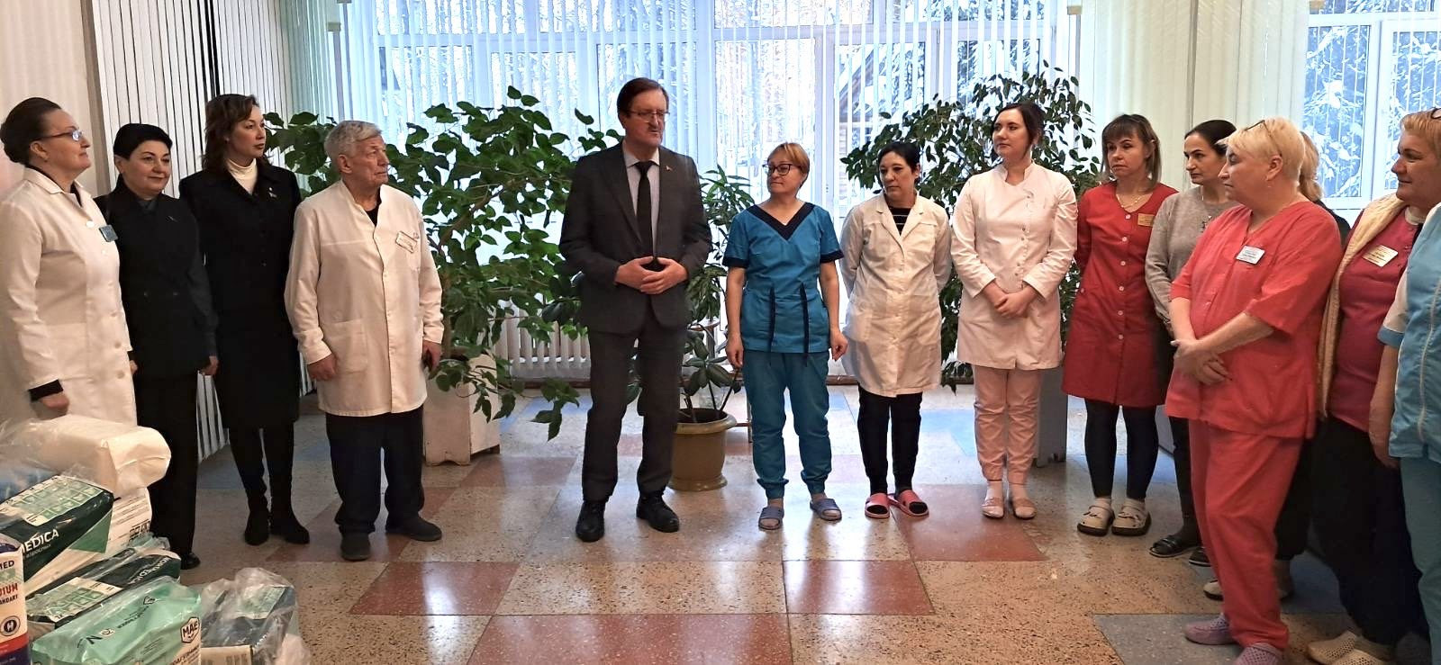 Представители депутатского корпуса Новополоцкого городского Совета депутатов во главе с председателем Буевичем Олегом Геннадьевичем посетили больницу сестринского ухода города Новополоцка