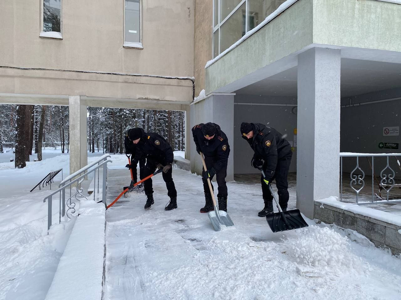 Сотрудники Новополоцкого ГОЧС оказали помощь персоналу учреждения здравоохранения «Новополоцкая центральная городская больница»