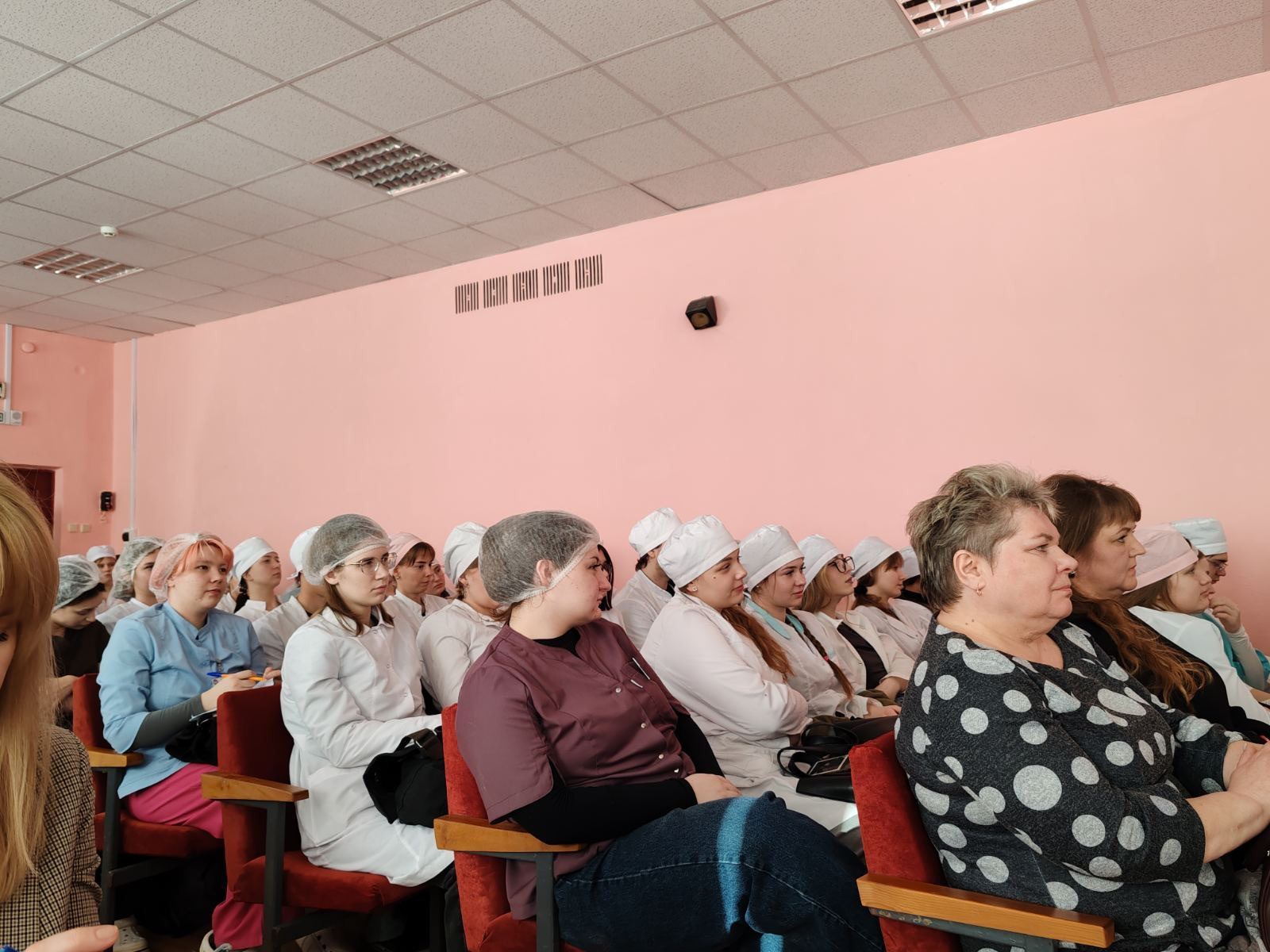 В Витебском медицинском колледже состоялась встреча выпускников с руководителями учреждений здравоохранения Витебской области