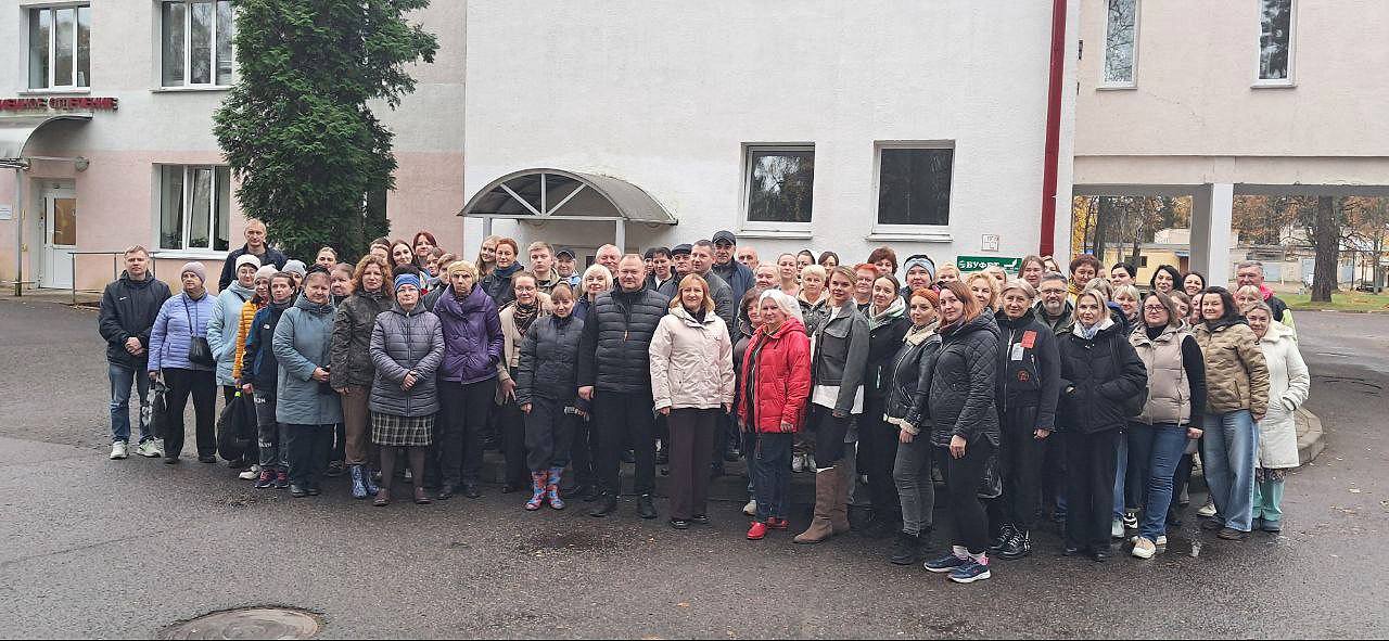 Чистота и порядок: сотрудники УЗ «НЦГБ» приняли участие в общегородском субботнике